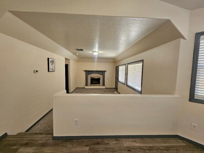 Building Photo - Cute Single Family Home