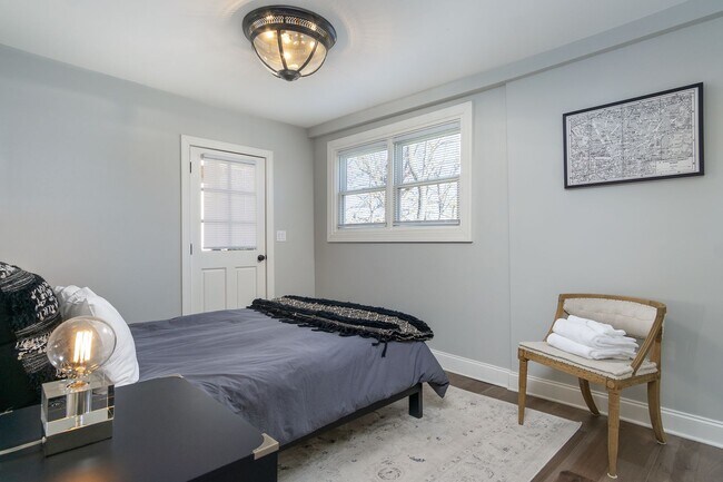 Building Photo - Montford Furnished Rental
