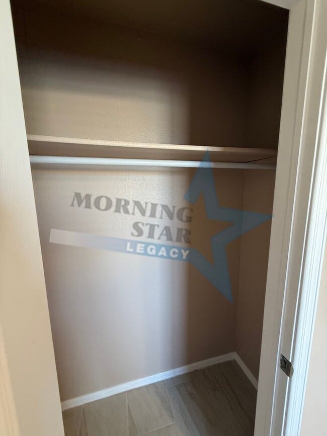 Building Photo - Townhome in Great Location!