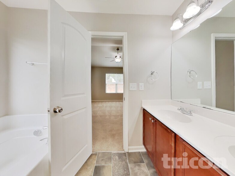 Building Photo - 129 Ridgemoore Ct