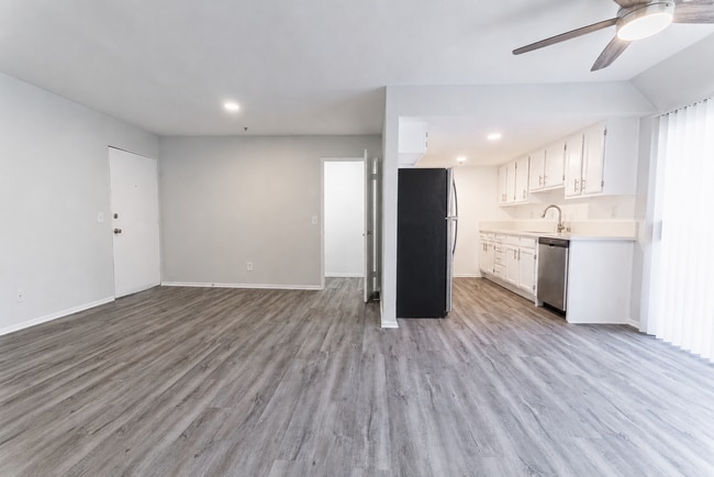 Interior Photo - 10755 Kling Street