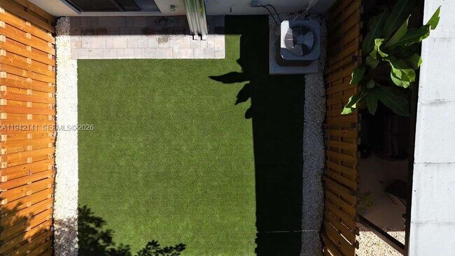 Building Photo - 1549 NE 3rd Ave