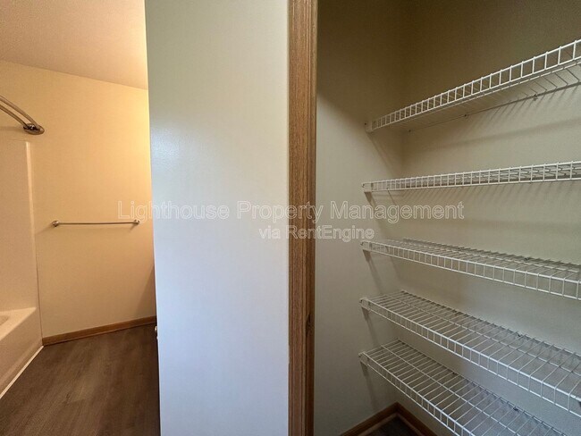 Building Photo - 2103 Kinnrow Ave NW