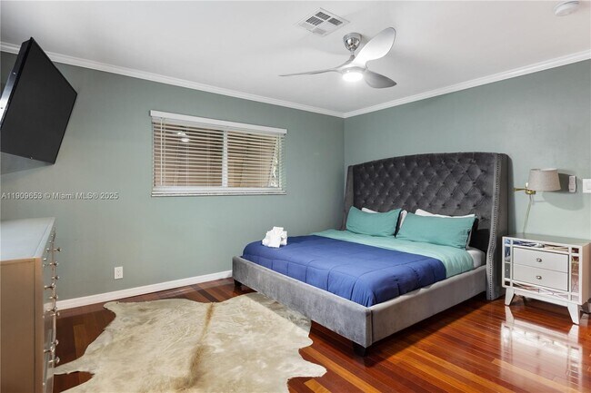 Building Photo - 418 SE 3rd Terrace