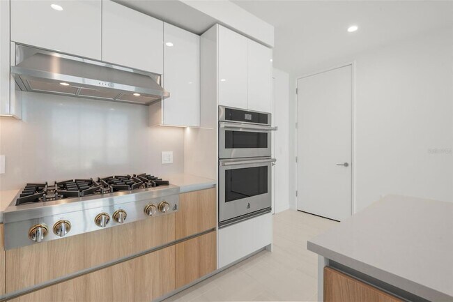 Building Photo - 400 Central Ave