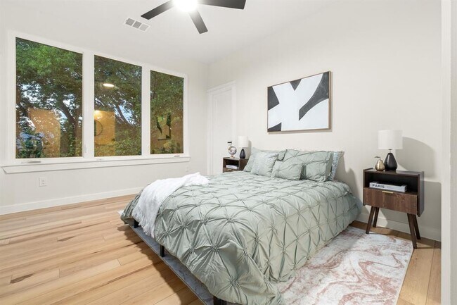 Building Photo - 2309 Montopolis Dr