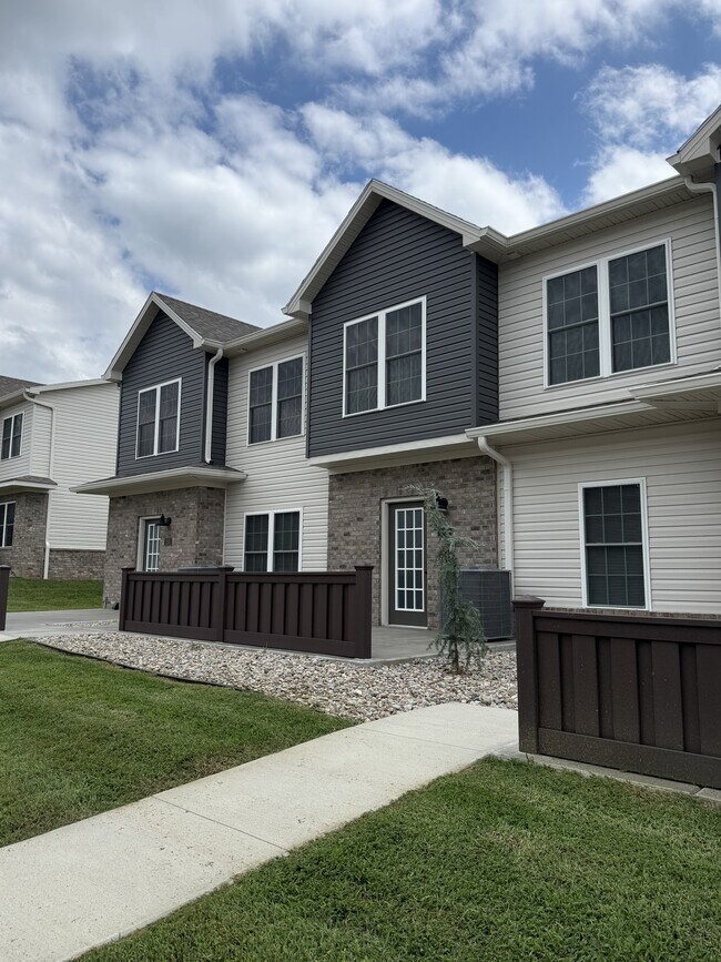Building Photo - 243 Pinehurst Dr
