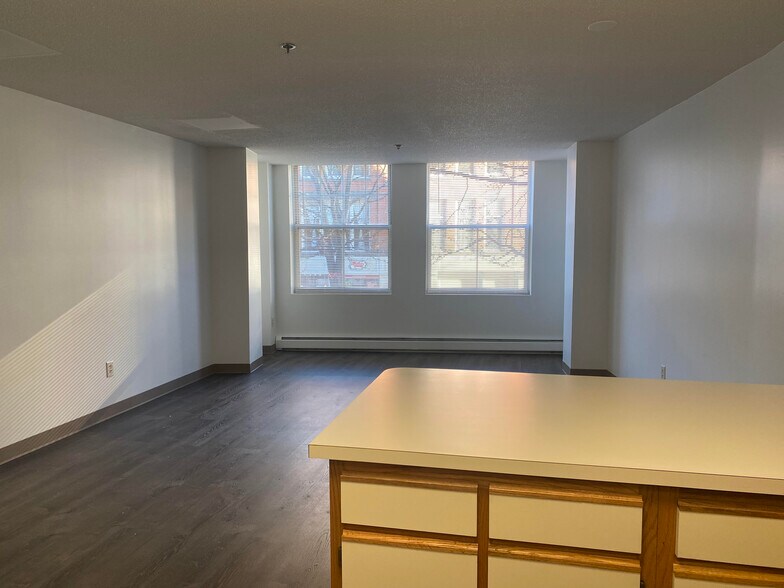 Building Photo - 100 Washington St