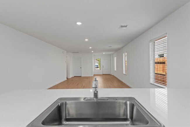 Building Photo - 1525 San Sebastien Dr