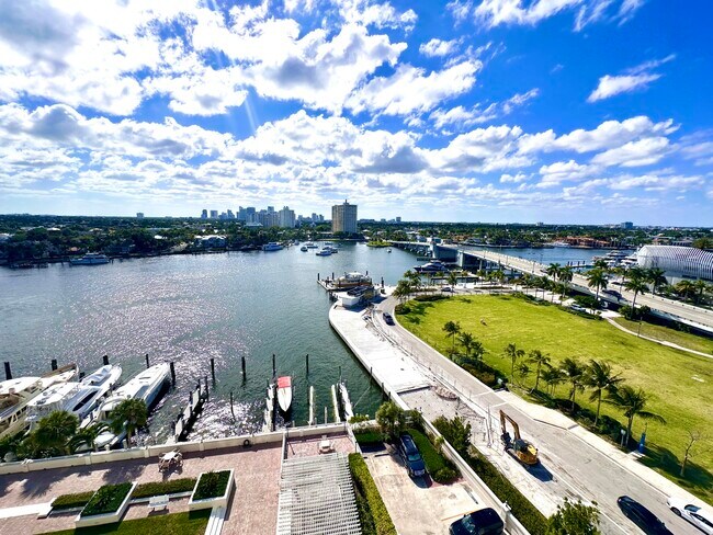 Building Photo - 1 Las Olas Cir