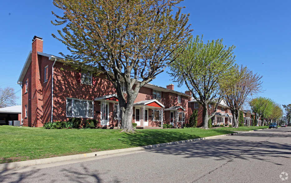 Primary Photo - Glenwood Townhomes
