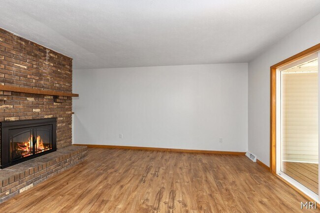 Building Photo - 8303 Cowan Lake Dr NE