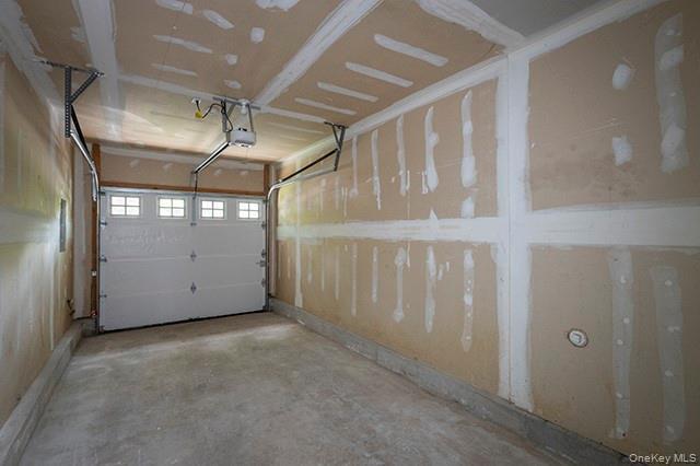 Building Photo - 2305 Townehouse Dr