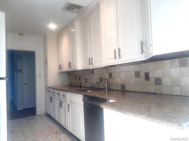 Building Photo - 23 Gay Dr