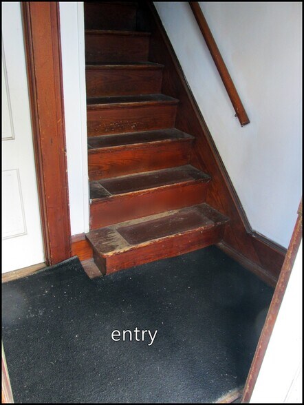 Building Photo - 132 N Winooski Ave