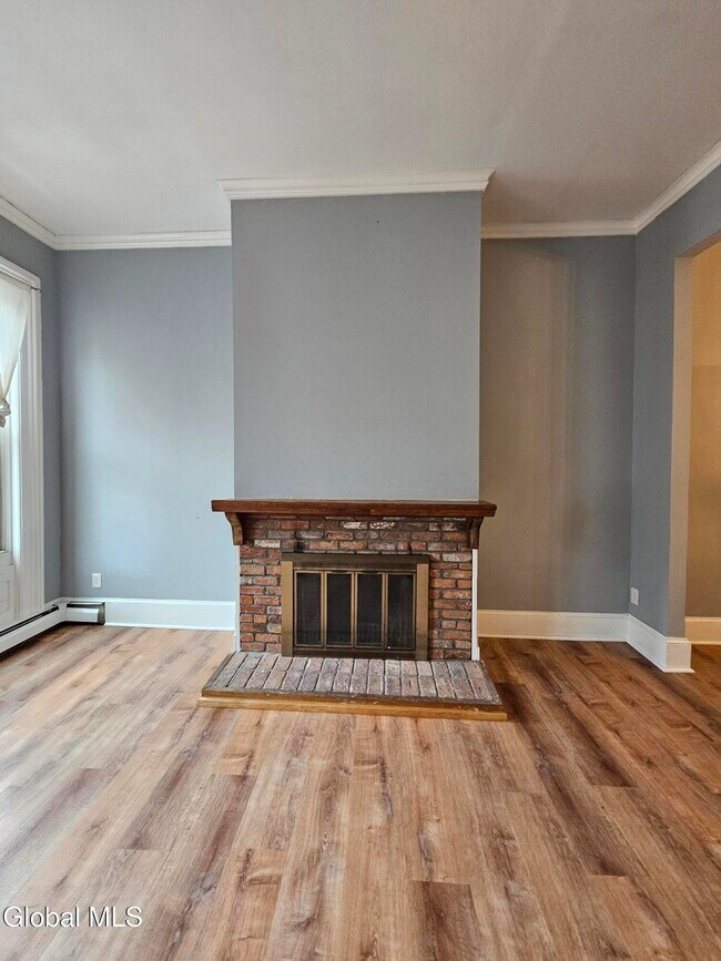 Building Photo - 32 1st St