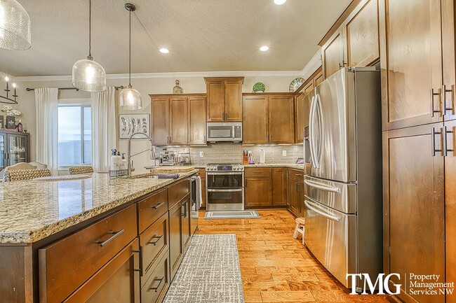 Building Photo - Spacious 4 BD Home with Private Backyard & Community Amenities!