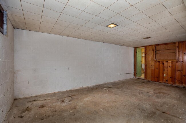 Building Photo - West Asheville House