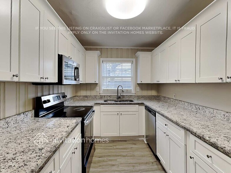 Building Photo - 8837 Elma St