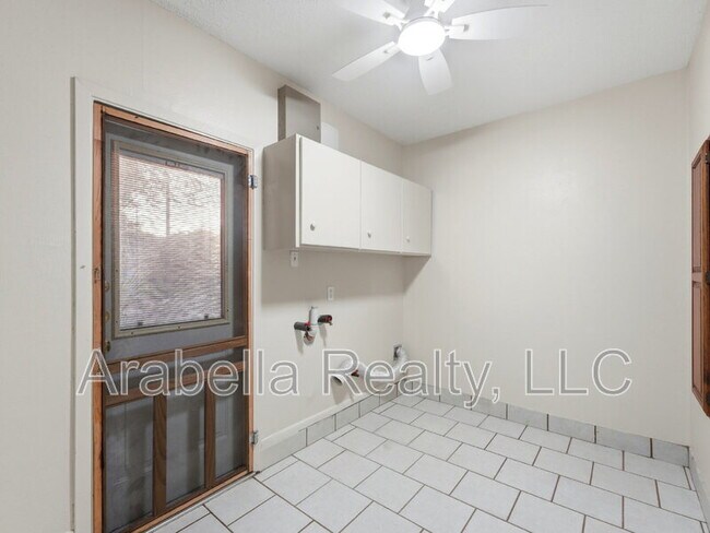 Building Photo - 8607 Norwich Dr