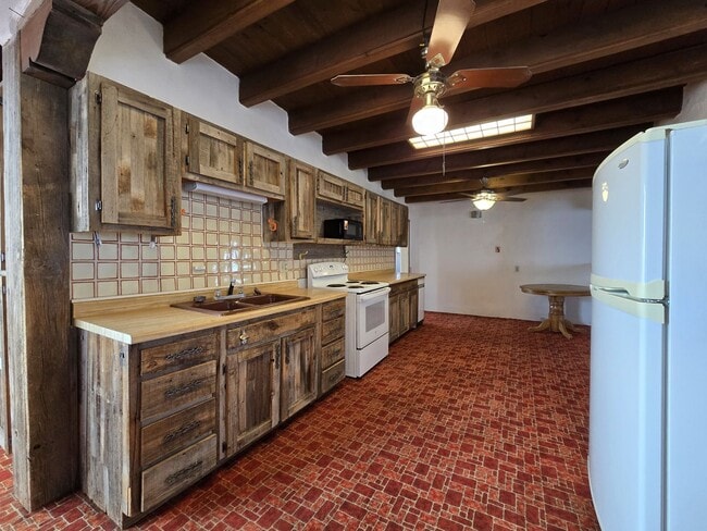 Building Photo - 27633 W Frontage Rd