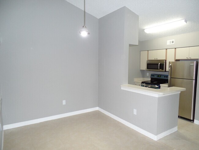 Primary Photo - 2850 N Oakland Forest Dr