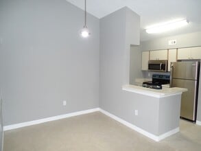Building Photo - 2850 N Oakland Forest Dr