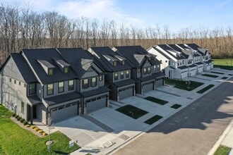 Building Photo - Luxury Townhome, Fishers Schools, Minutes from Shopping, Restaurants, and City Parks!