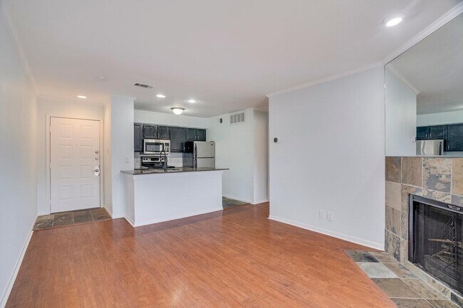 Building Photo - 8888 Tallwood Dr