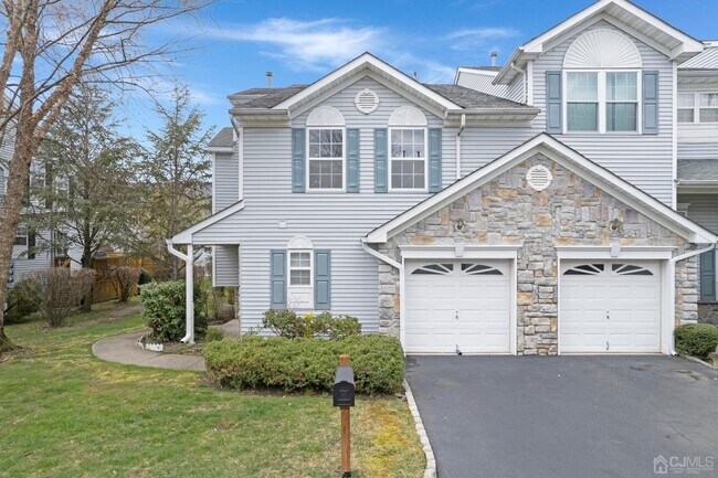 Primary Photo - 7 Rondell Ln