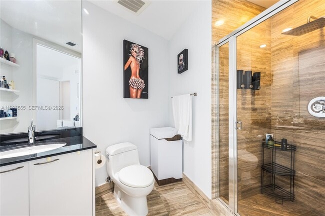 Building Photo - 15901 Collins Ave