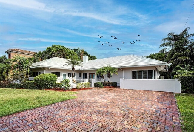 Building Photo - 2325 Barcelona Dr