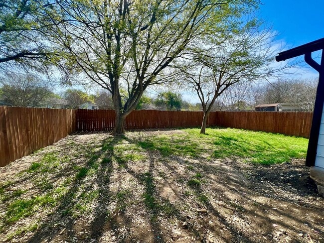 Building Photo - Charming 3BR Home Near Randolph AFB with Fireplace & Covered Patio!