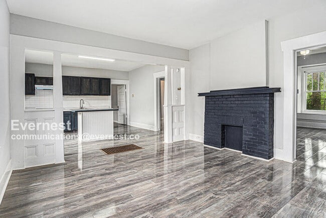 Building Photo - 1309 Woodland Ave SW