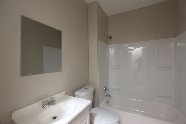 Building Photo - New On The Market and Newly Renovated!! Better Hurry!!