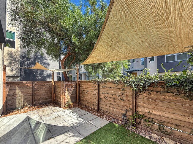 Building Photo - 3B/2.5BA Townhome in Mission Valley Now Av...