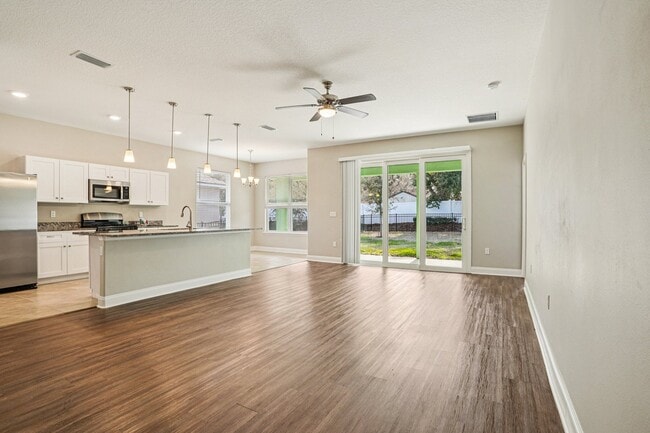 Floorplan - Eleven Oaks