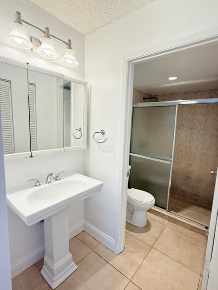 Building Photo - 9720 Hammocks Blvd