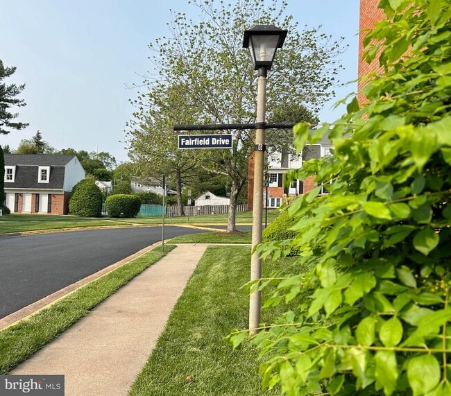 Building Photo - 136 Fairfield Dr