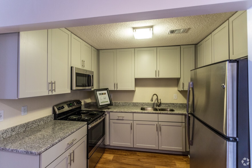 2BR, 2BA - Birch/ 1400 SF - Kitchen - Hillmeade