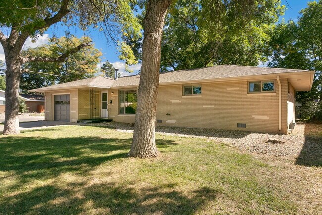 Building Photo - 1726 Cameo