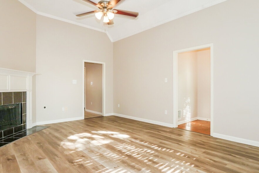 Building Photo - 600 W Ashley Glen Cir