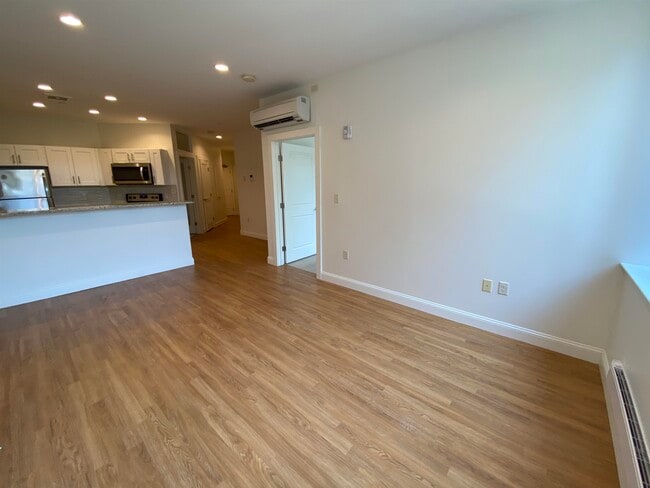 Building Photo - 875 Elm St