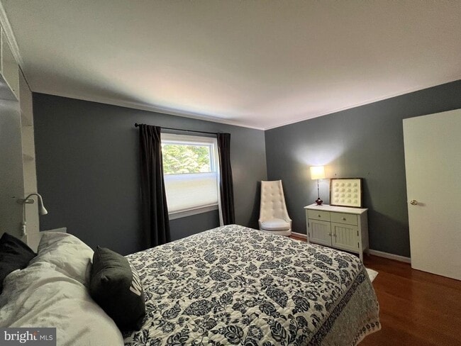 Building Photo - 3214 Riverview Dr