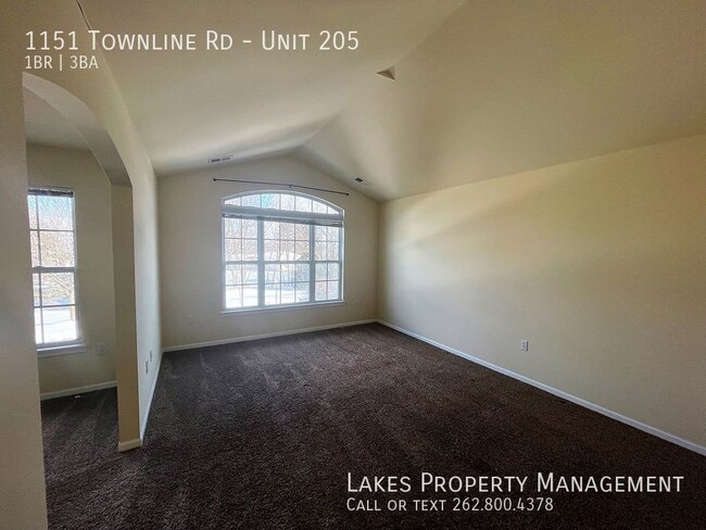 Building Photo - Spacious Executive Style Condo