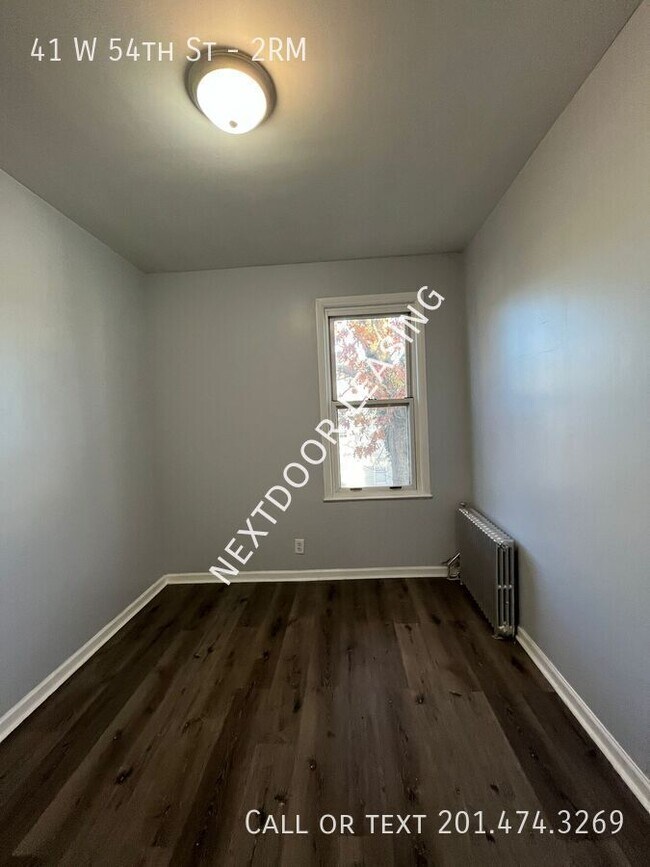 Building Photo - 41 W 54th St