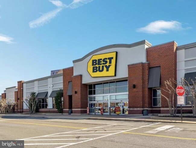 Building Photo - 138 Dale St