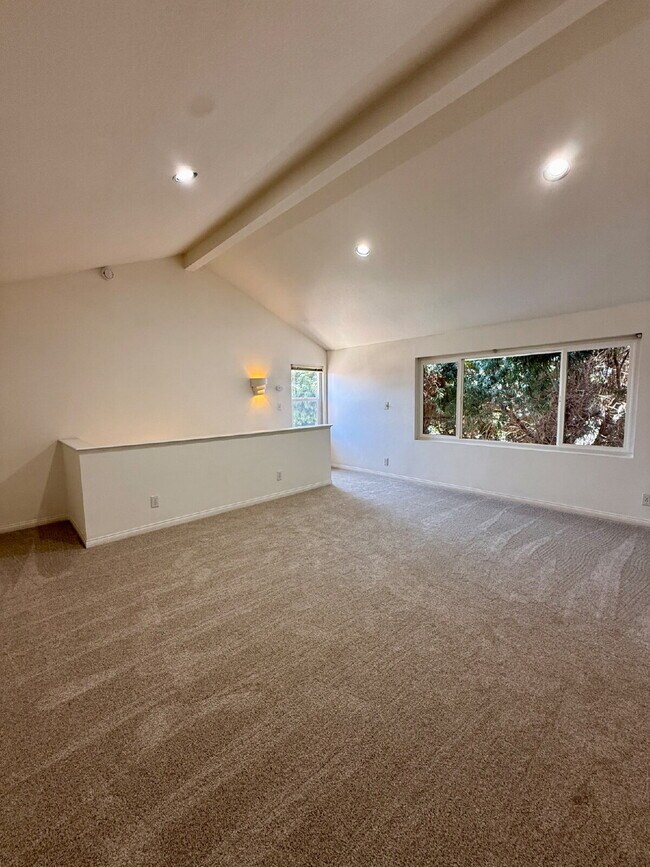 Building Photo - "Spacious 4-Bedroom Gem with 3 Full Baths in Cypress!"