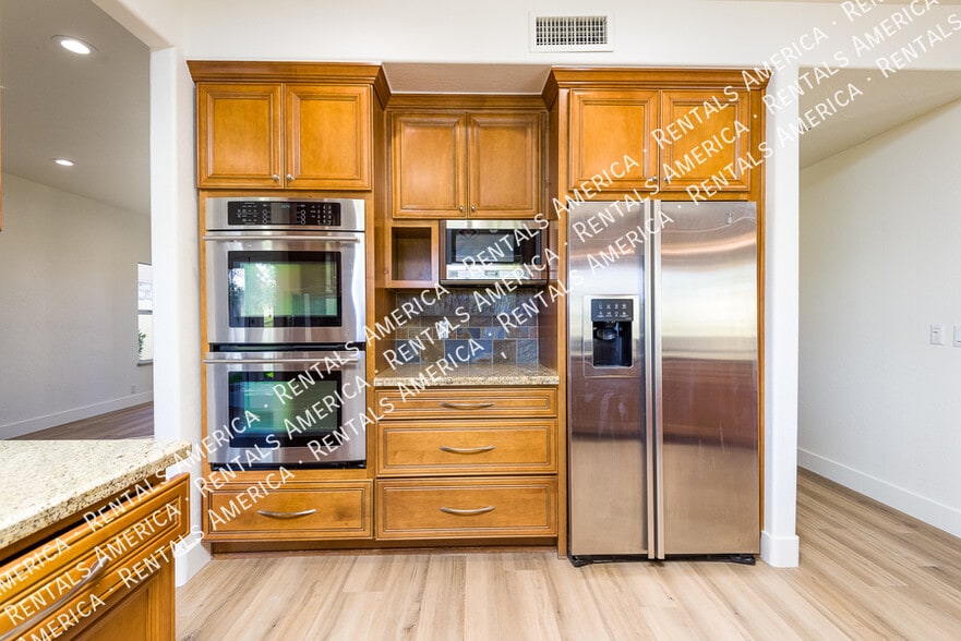 Building Photo - 2342 W Hemlock Ct