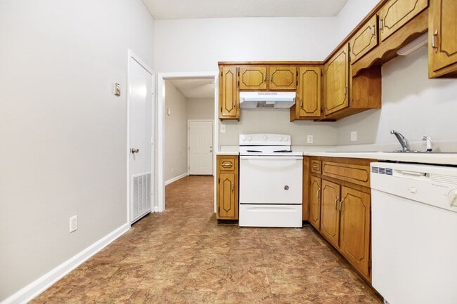 Building Photo - 701 Peachers Dr